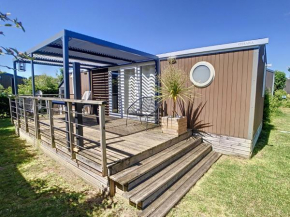 Mobil-home tout confort près de la plage avec piscine chauffée, 3 chambres, terrasse et parking - FR-1-361A-74